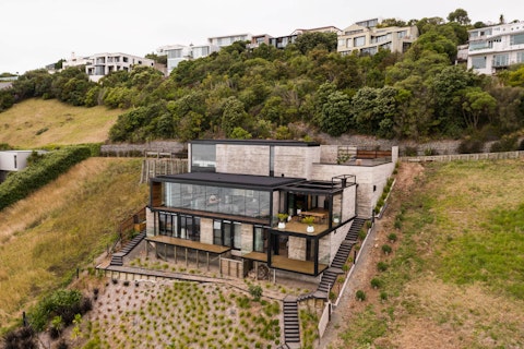 Young Architects Builds House on Steep Valley Slope