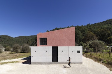 Grado Studio Features A Holiday House with Pink Walls in San Cristobal