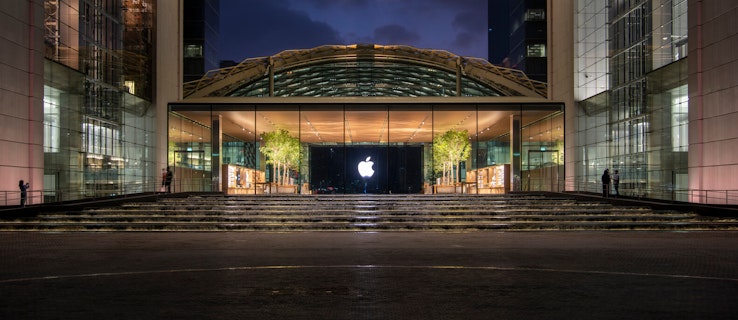New Apple Store in Al Maryah Island by Foster + Partners