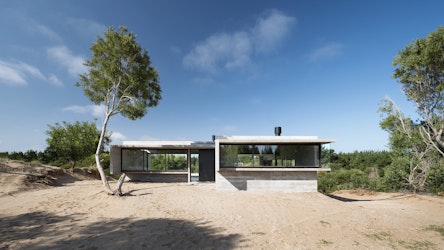 House in The Dune by Luciano Kruk Is a Smooth Integration to the Environment