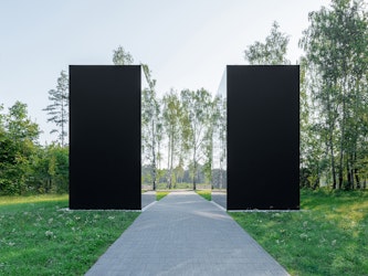 "Black Square" Invites To Play with Infinite Optical Illusions