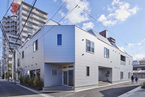 Not only the Renewal of Old Row House, 'Shared Residence' Also Realizes the Extended Townscape of Nishinari