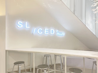 Usually With a Retro Concept, This Sliced Pizza Restaurant Even Presents an All-White Room