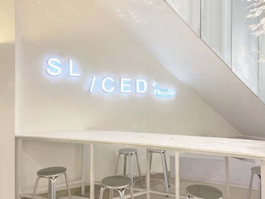 Usually With a Retro Concept, This Sliced Pizza Restaurant Even Presents an All-White Room
