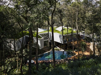 White Flower in the Middle of the Forest, The Identity of Casa Açucena by TETRO Arquitetura