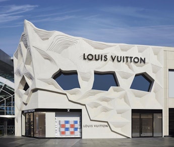 Transformation of a High-End Brand Store into the Stunning Sculpture