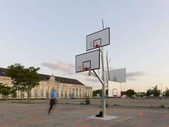 Everyone Can Play Basketball in Arbre