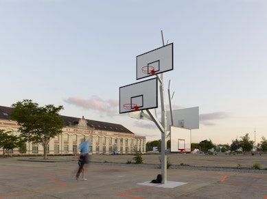 Everyone Can Play Basketball in Arbre