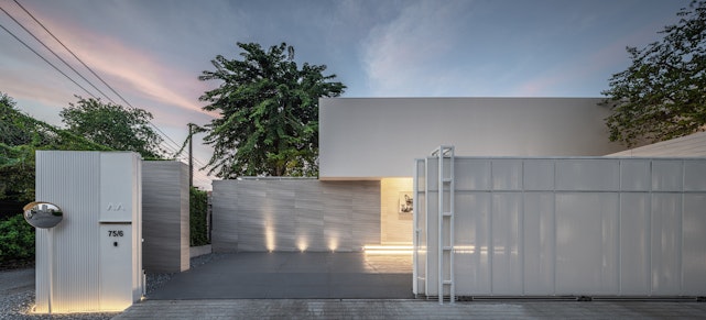 "One Area For All Happiness" In TJ House, By One And a Half Architects