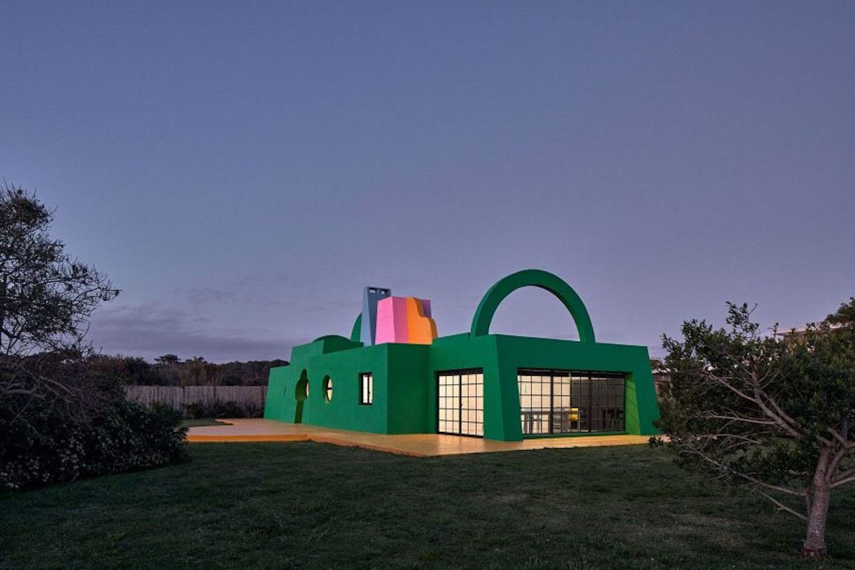 Casa Neptuna, a stunning Colorful House for Art Collector